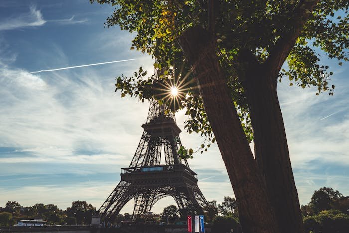 eiffel tower grows in summer, interesting travel facts